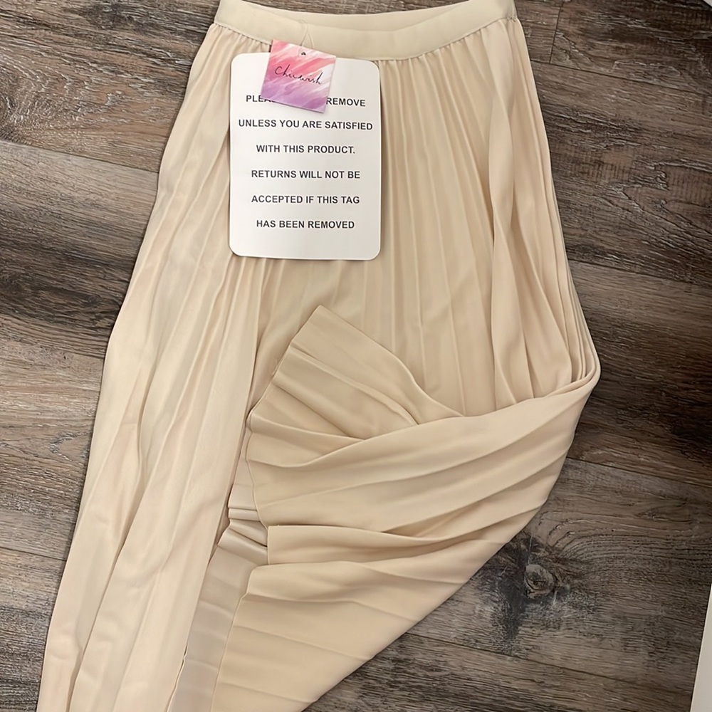 NWT! Beige Pleated Midi Skirt